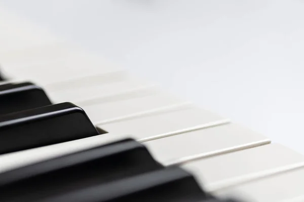 Piano Keys z kopią miejsca, izolowane. Fortepian lub syntezator Keybo — Zdjęcie stockowe