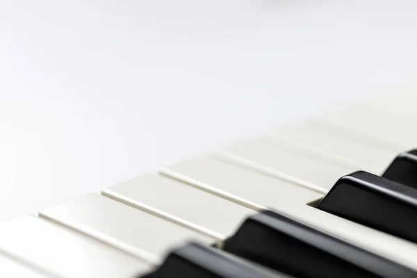 Piano Keys z kopią miejsca, izolowane. Fortepian lub syntezator Keybo — Zdjęcie stockowe