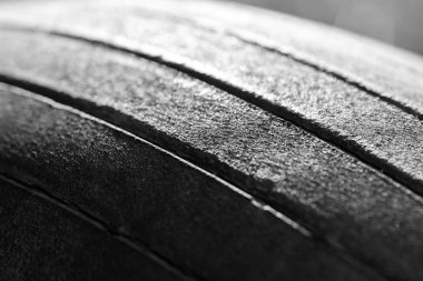 Araç için eski sırt deseni. Araba tekerleği aşınması güvenliği azaltır