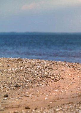 Altın ile tuz denizi ve yaz kıyısı için güzel sahil manzarası