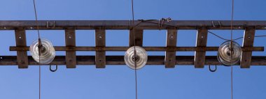 Yüksek gerilimli polimer seramik yalıtkan. Tehlikeli mühendis