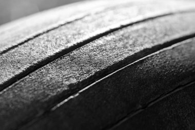 Araç için eski sırt deseni. Araba tekerleği aşınması güvenliği azaltır