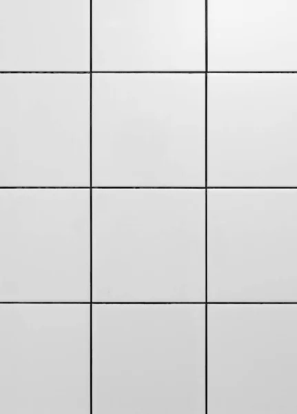 Vita väggplattor i gym dusch. Minimal design — Stockfoto