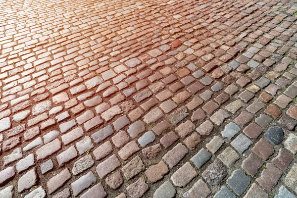 Tegels textuur. Patroon van oude Duitse kasseien in het centrum van de stad. Kleine graniet bestrating stenen. Antieke grijze trottoirs. — Stockfoto