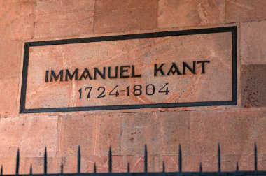 Immanuel Kant'ın mezarı. Alman filozof için anıt. Kaliningrad, Koenigsberg, Rusya Federasyonu