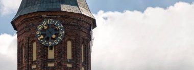 Konigsberg Katedrali'nin saat kulesi, kopya alanı. Kaliningrad, Rusya'da Tuğla Gotik tarzı anıt. Immanuel Kant adası.