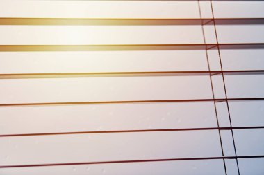 Ofis panjurları. Modern ahşap jalousie. Ofis toplantı odası aydınlatma aralığı kontrolü.