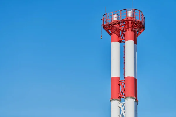 Camino Fabbrica Ricevuto Rosso Bianco Tubo Industriale Senza Fumo Emissioni — Foto Stock