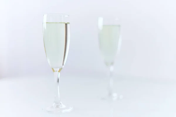 Zwei Gläser Champagner Mit Flasche Romantisches Datum Oder Jubiläum Paar — Stockfoto