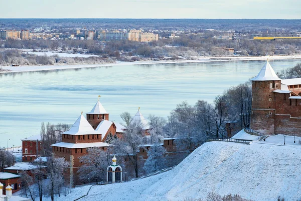 Nizhny Novgorod, Rusya - 01.01.2020 - Nizhny Novgorod kremlin, kış şehri. Şehir merkezindeki Gorky şehri sabahın erken saatlerinde.