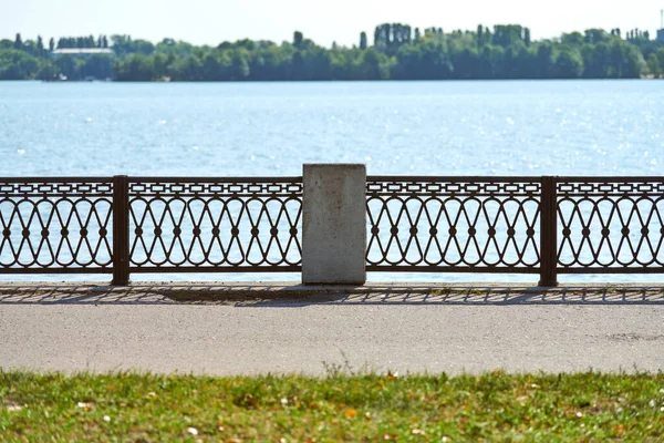 Iron Fencing Waterfront Riverside Decor Fence Outdoor Urban Pathway Walking — Stock Photo, Image