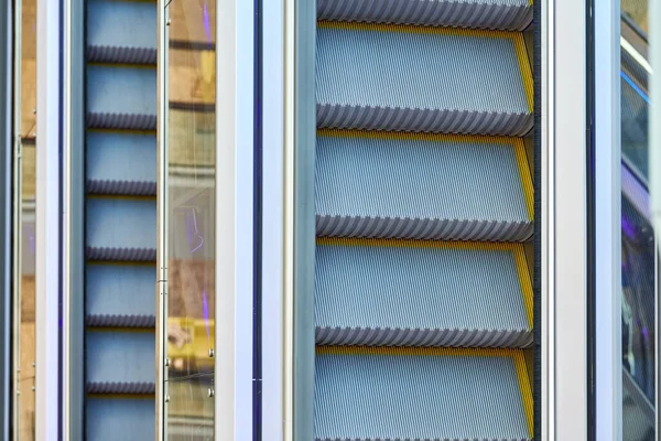 Escaladoras Modernas Shopping Center Escadas Rolantes Vazias Para Cima Para — Fotografia de Stock