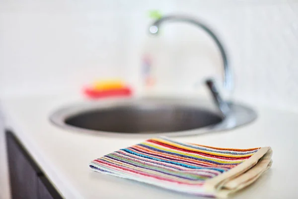 Toalha Cozinha Pia Sem Fundo Pratos Sujos Pano Prato Bancada — Fotografia de Stock