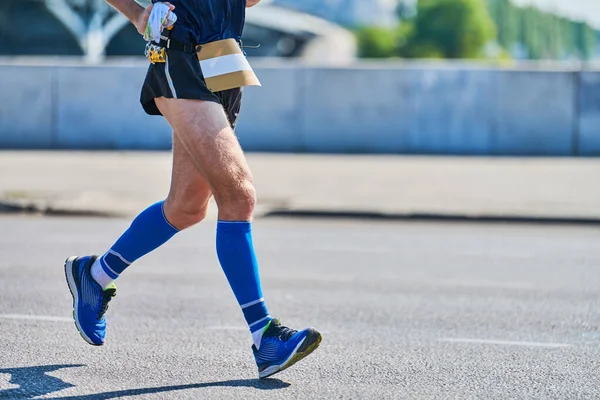 Běžící Muž Atletický Muž Běhá Sportovním Oblečení Městské Silnici Zdravý — Stock fotografie