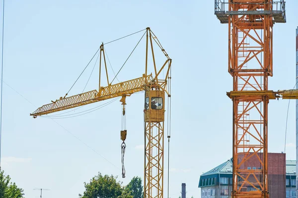 Konstruksjonskran Som Arbeider Med Bygningskompleks Valg Nytt Kjøpesenter Sentrum Jobber – stockfoto