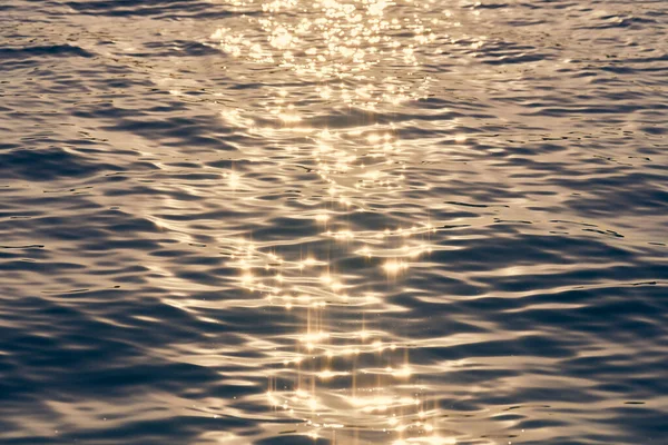 Güneş Işığında Okyanus Suyu Dokusu Yüzeyinde Hafif Akış Hafif Rüzgar — Stok fotoğraf