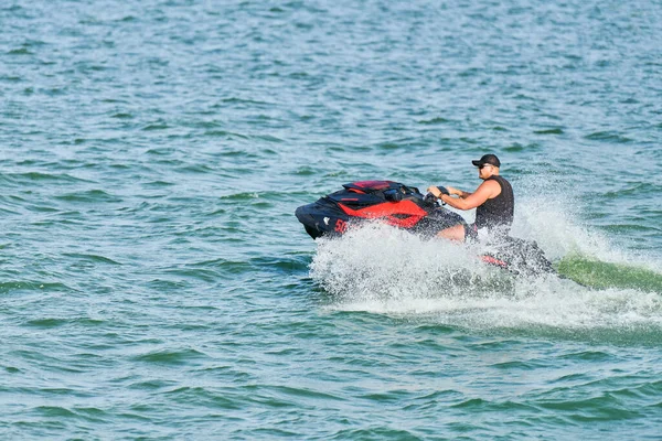 Voronezh Rusya 2019 Motosikletli Adam Yaz Tatilinde Tropikal Denizlerdeki Şahsi — Stok fotoğraf