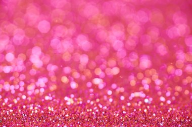 Kırmızı simli kumaş. Yeni yıl ya da tebrik kartı için yeni yıl arkaplanı. Sevgililer Günü kutlaması. Şenlik dekorasyonu için parlak bir tasarım: düğün, bayram veya yıldönümü partisi.