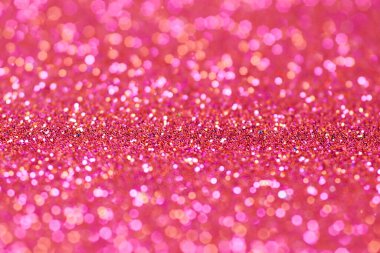 Kırmızı simli kumaş. Yeni yıl ya da tebrik kartı için yeni yıl arkaplanı. Sevgililer Günü kutlaması. Şenlik dekorasyonu için parlak bir tasarım: düğün, bayram veya yıldönümü partisi.