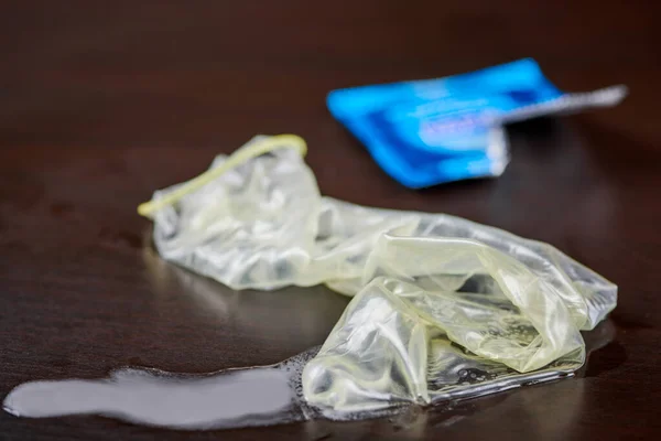 Preservativo Usado Com Sémen Sexo Conceito Amor Rápido Preservativo Látex — Fotografia de Stock