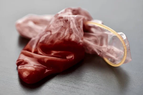 Condón Usado Con Sangre Semen Hematospermia Dolor Después Del Acto — Foto de Stock