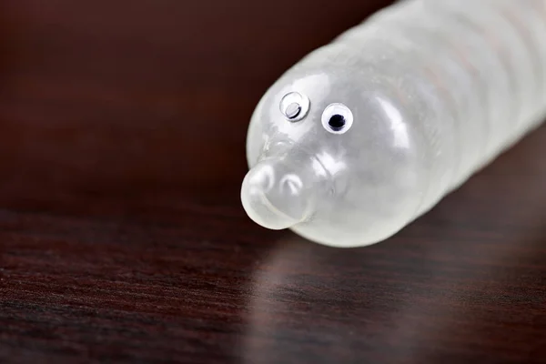 Rolig Kondom Med Ögon Sex Kärlek Koncept Uppblåst Ovalsad Manlig — Stockfoto