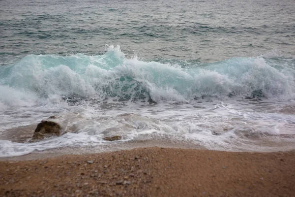 モンテネグロの青い海の波 — ストック写真