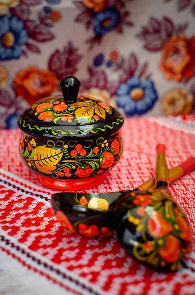 Rus usulü boyalı aletler.