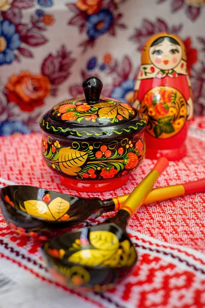 Rus usulü boyalı aletler.