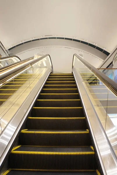 Ascent Empty Escalator Mall — Stock Photo, Image