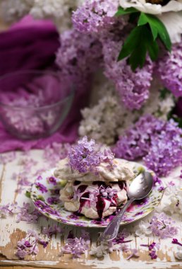 leylak ve blackberry pavlovas... Stil