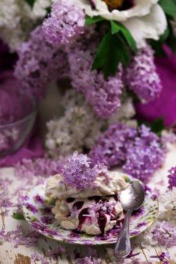 leylak ve blackberry pavlovas... Stil