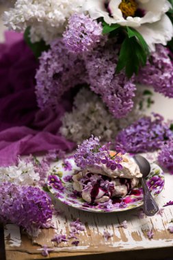 leylak ve blackberry pavlovas... Stil