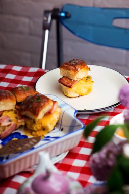 Kahvaltı kaydırıcıları. bacon.selective odak ile buns