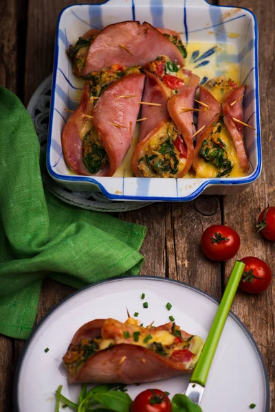 Skinka Ägg Ost Roll Ups För Frukost Selektivt Fokus — Stockfoto