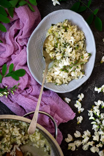 Risotto Met Acacia Flowers Style Rustic Selective Focus — Stockfoto