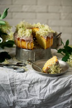 Elderflower ve turuncu Bundt Cake.vintage style.selective odak