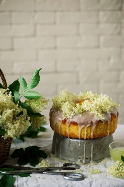 Elderflower Orange Bundt Cake Vintage Style Selective Focus — Foto Stock