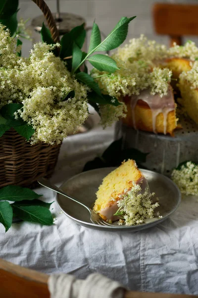 Elderflower Turuncu Bundt Cake Vintage Style Selective Odak — Stok fotoğraf