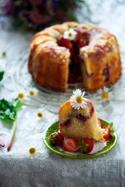 Erdbeer Rhabarber Bündel Kuchen Vintage Style Selektive Fokus — Stockfoto