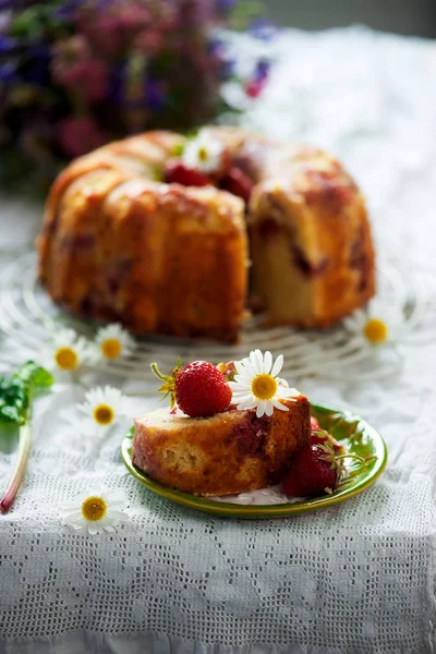 Strawberry Rhubarb Bundt Cake Vintage Style Selective Focus — Stock Photo, Image