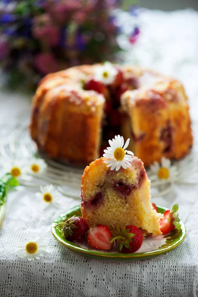 Erdbeer Rhabarber Bündel Kuchen Vintage Style Selektive Fokus — Stockfoto
