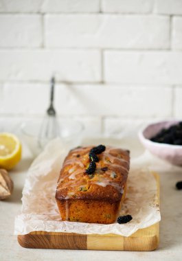 Dut limonlu yoğurt kek... Vintage style.selective odak