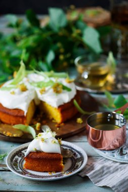 Güzel kokulu ıhlamur çiçeği güneş Cake.vintage style.selective odak