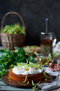 Güzel kokulu ıhlamur çiçeği güneş Cake.vintage style.selective odak