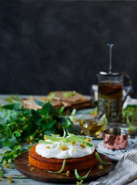 Güzel kokulu ıhlamur çiçeği güneş Cake.vintage style.selective odak