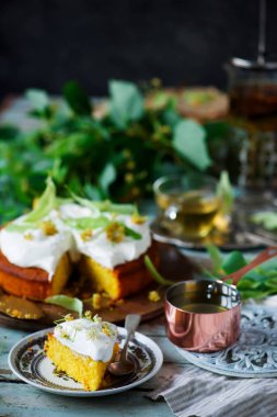 Güzel kokulu ıhlamur çiçeği güneş Cake.vintage style.selective odak