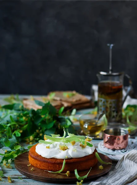 Güzel kokulu ıhlamur çiçeği güneş Cake.vintage style.selective odak