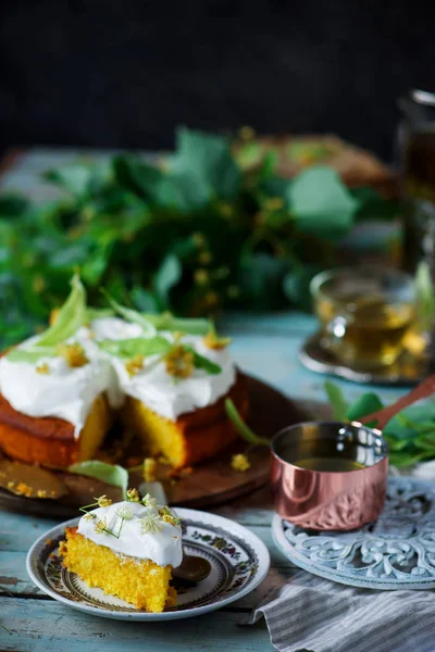 Güzel kokulu ıhlamur çiçeği güneş Cake.vintage style.selective odak