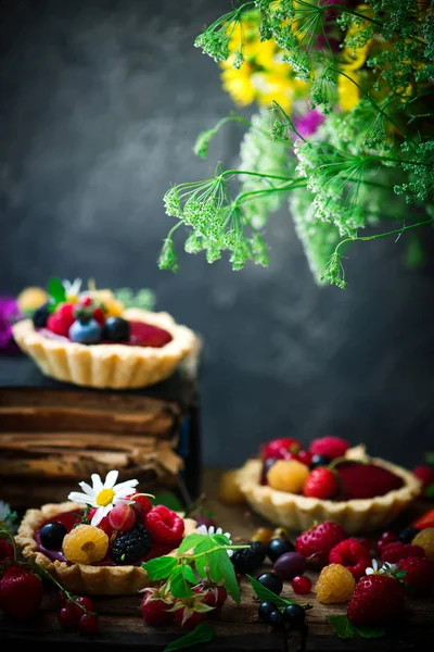 Mixed Berry Curd Tarteletes Rustic Style Selective Focus — Fotografie, imagine de stoc